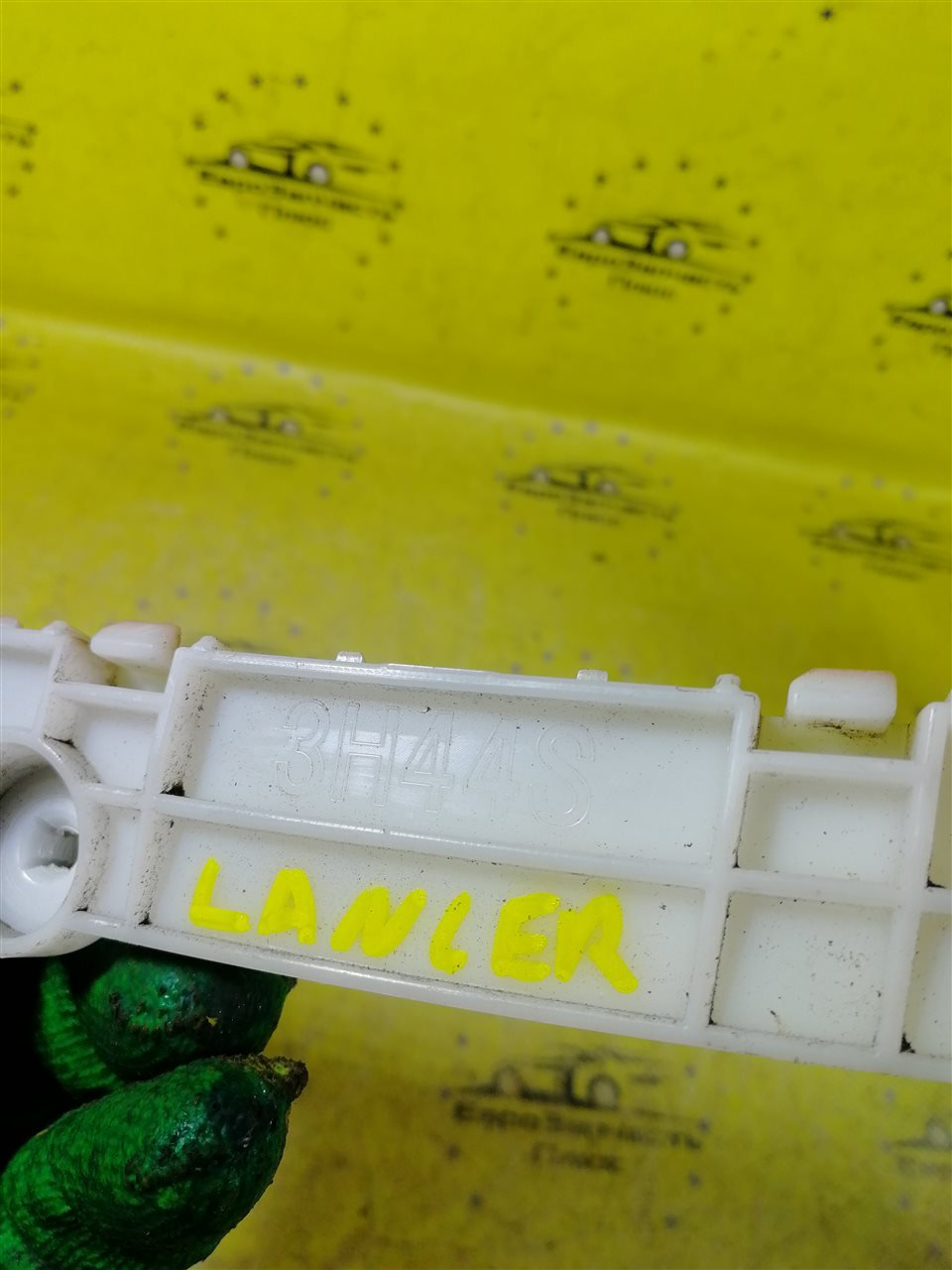 Кронштейн бампера задний левый Lancer 10 Кронштейн бампера задний левый Lancer 10