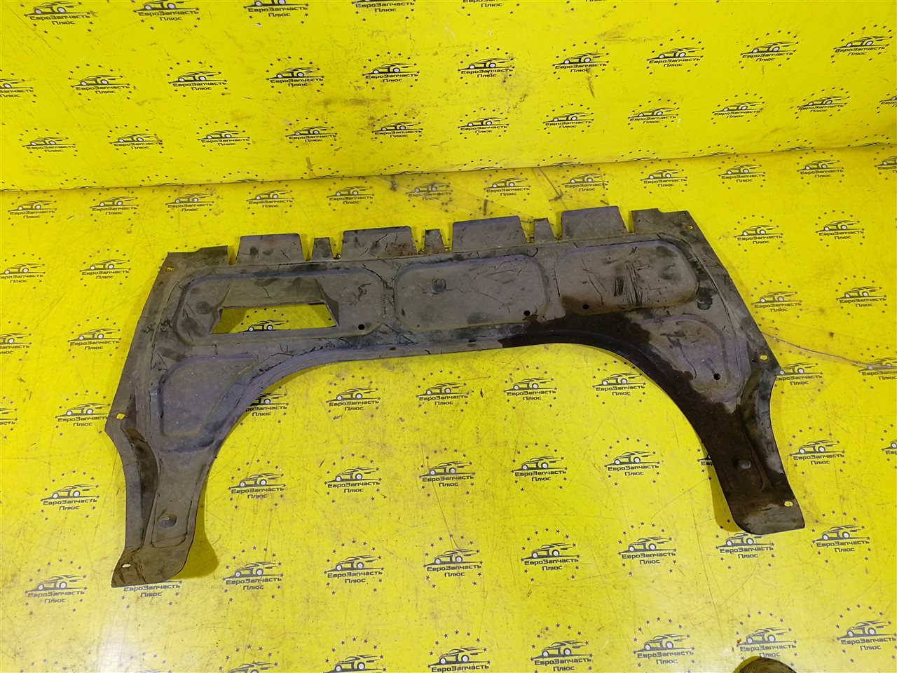Пыльник двигателя Volkswagen Polo MK5