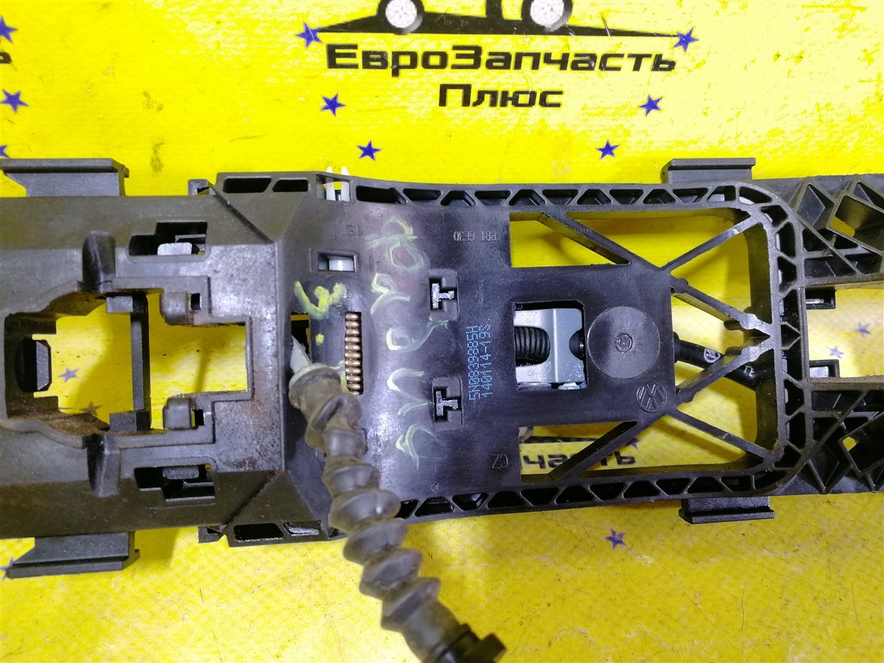 Кронштейн ручки двери задний правый Fabia 2 5J