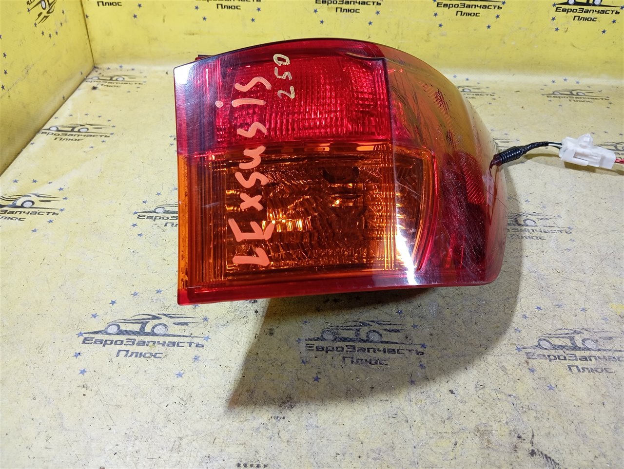 Фонарь задний правый IS 250 XE20