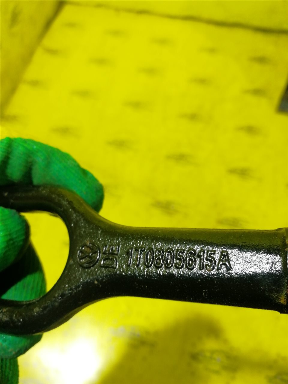 Крюк буксировочный Octavia A5 1Z