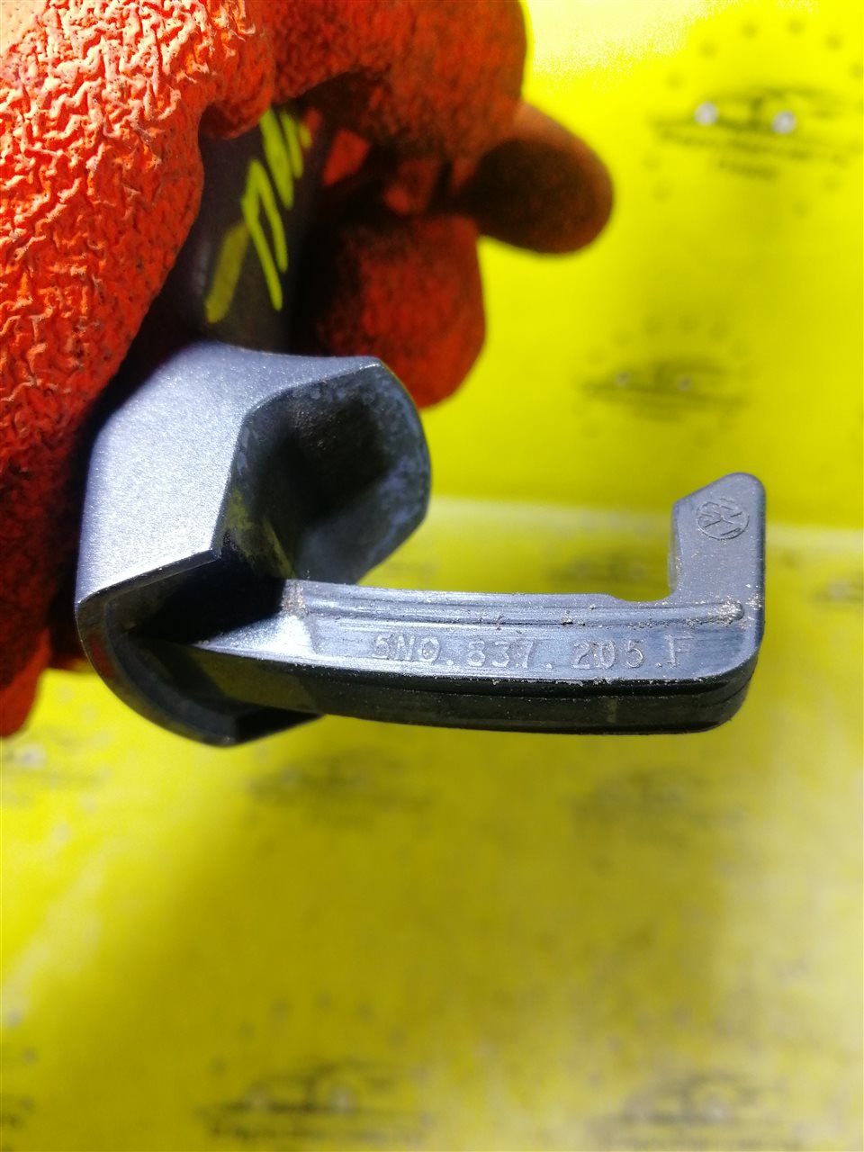 Ручка двери передняя левая Polo MK5