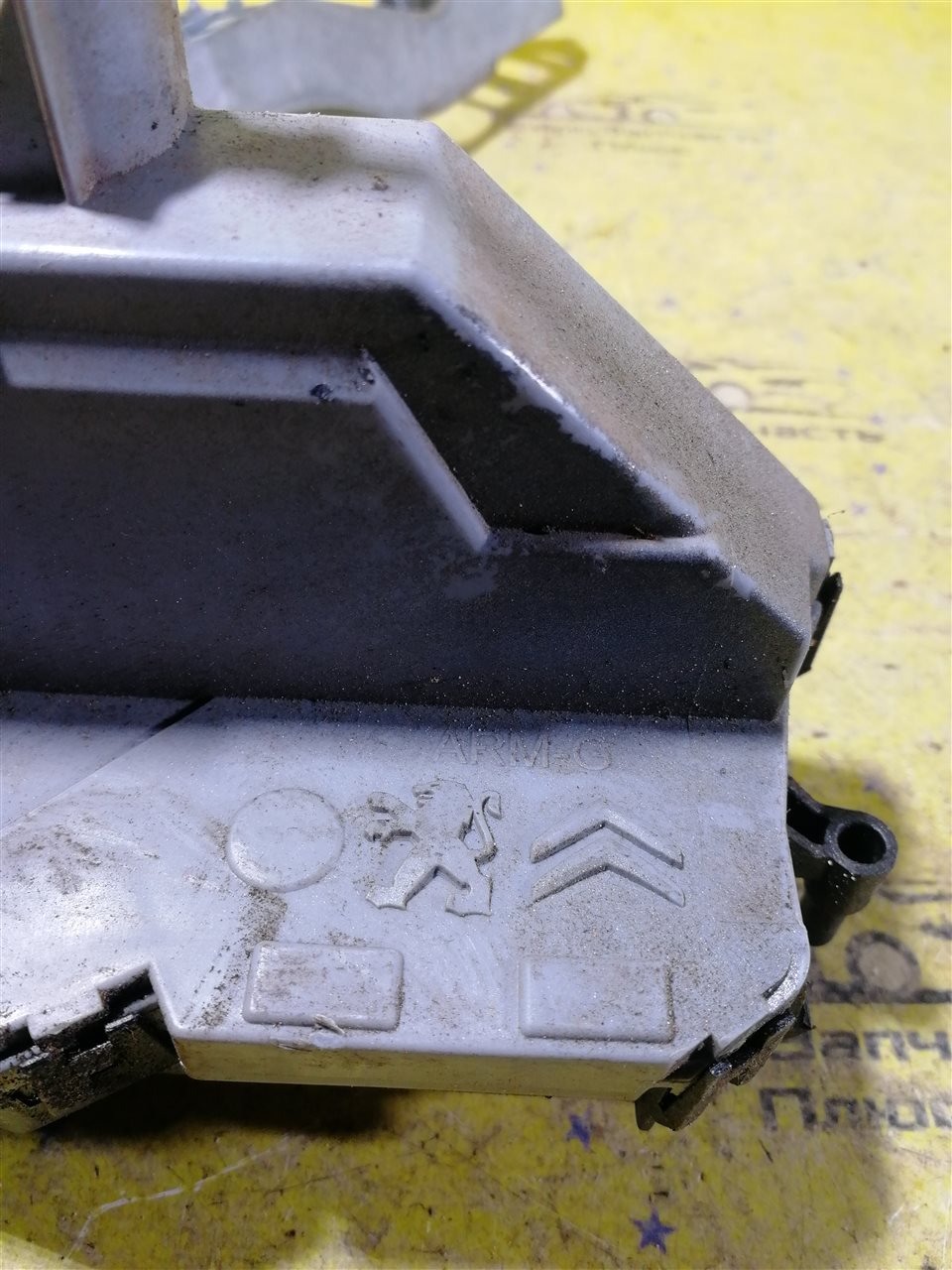 Замок двери задний левый 308