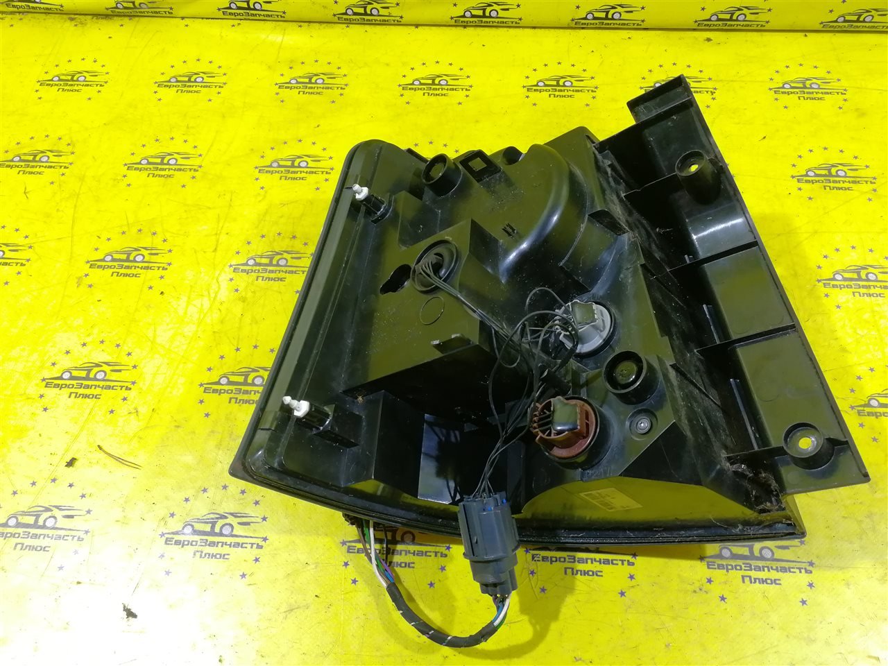 Фонарь дефект задний правый Range Rover Sport L320