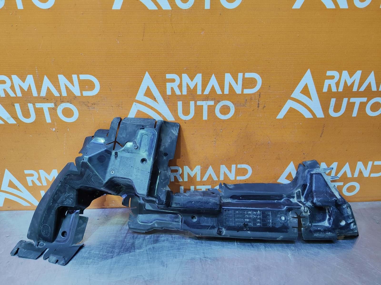 Дефлектор радиатора правый Peugeot Expert 2016-нв 3 9812134080 Б/У