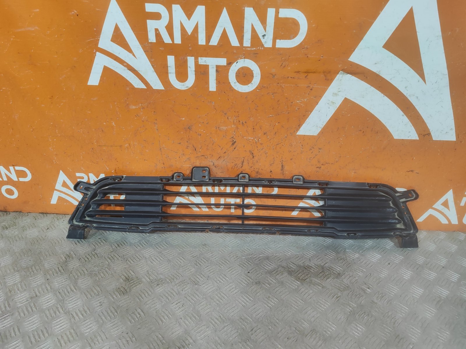 Решетка бампера нижняя передняя Mitsubishi Outlander 2012-2015 3 6402A233 новая