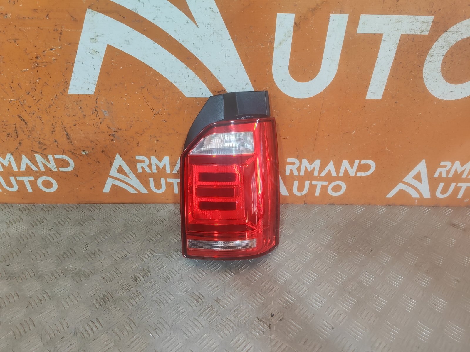 Фонарь правый Volkswagen Transporter 2015-2019 T6 7E0945208E контрактная