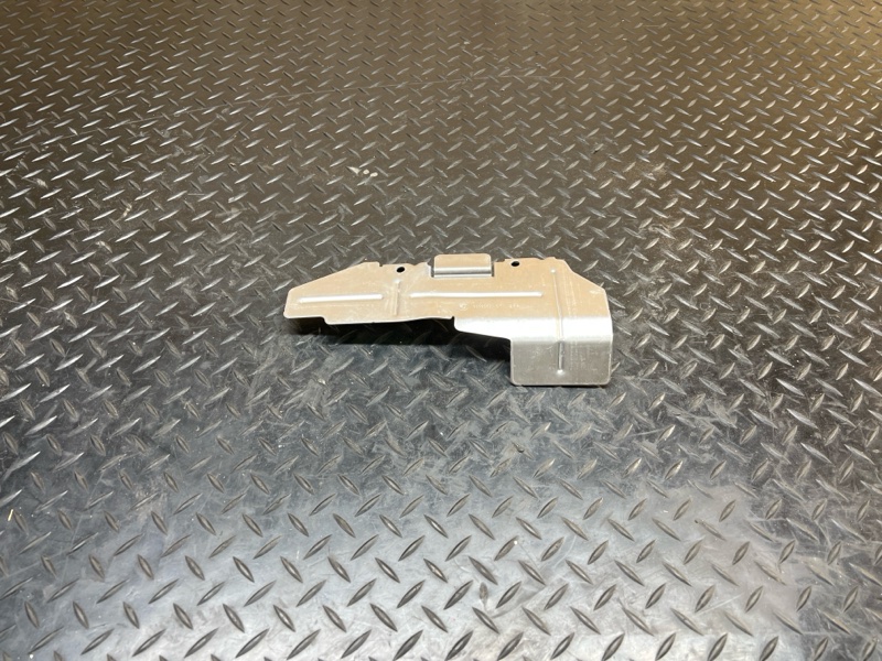 Запчасть тепловой экран BMW 5 2023 G30 B57D30B 8599060 контрактная Тепловой экран BMW 5 2023 G30 B57D30B 8599060 контрактная