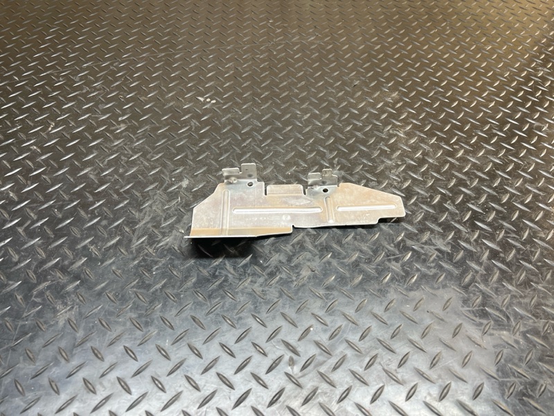 Тепловой экран BMW 5 G30 B57D30B Тепловой экран BMW 5 G30 B57D30B