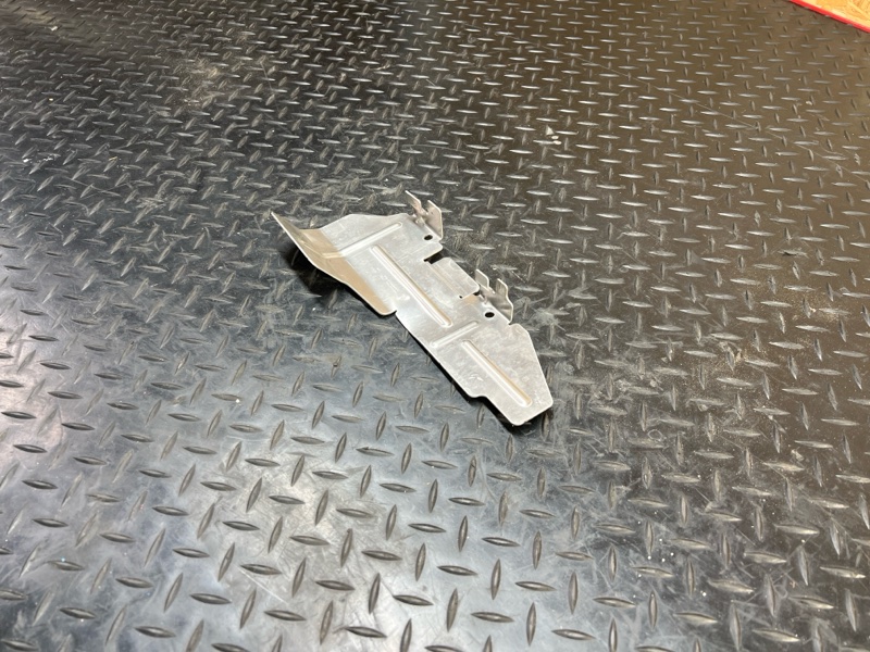 Тепловой экран 5 2023 G30 B57D30B Тепловой экран 5 2023 G30 B57D30B