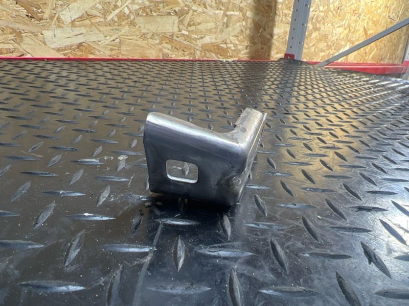 Кронштейн кузова 5 2020 G31 B47D20B Кронштейн кузова 5 2020 G31 B47D20B