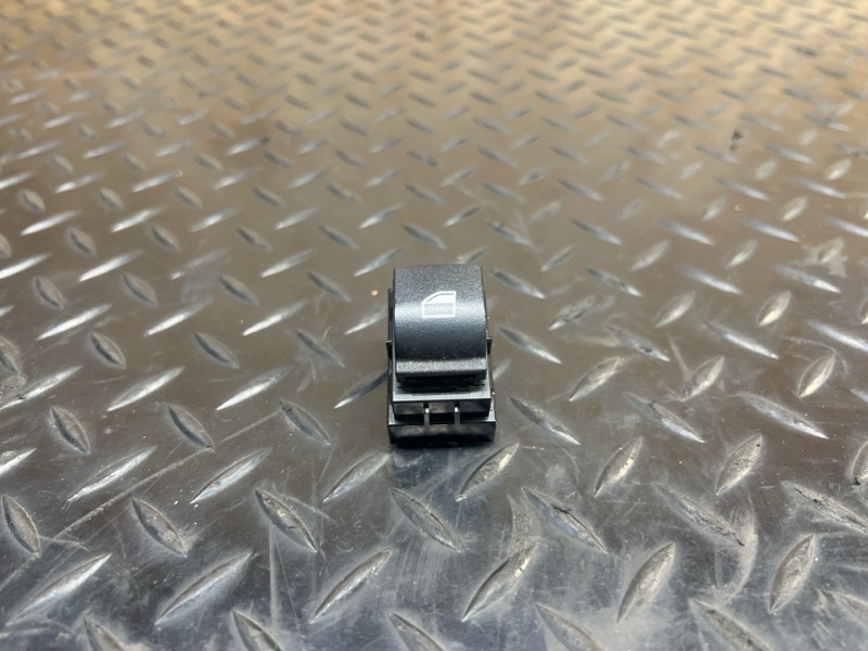 Кнопка стеклоподъемника X5 2016 f15 N47D20C Кнопка стеклоподъемника X5 2016 f15 N47D20C