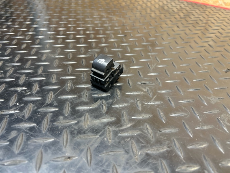 Кнопка стеклоподъемника X5 2016 f15 N47D20C Кнопка стеклоподъемника X5 2016 f15 N47D20C