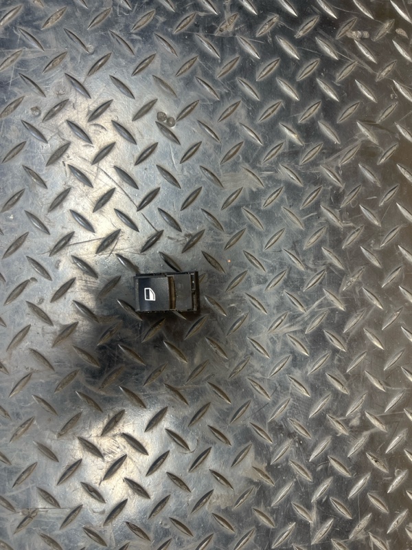 Кнопка стеклоподъемника X5 2016 f15 N47D20C Кнопка стеклоподъемника X5 2016 f15 N47D20C