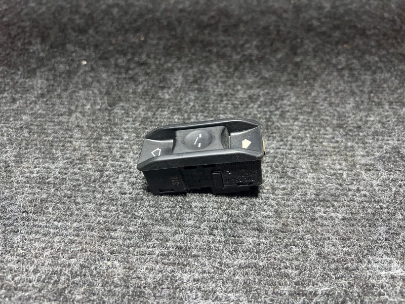 Кнопка открывания люка BMW 5 1999 e39 M62B35 61318352182 контрактная