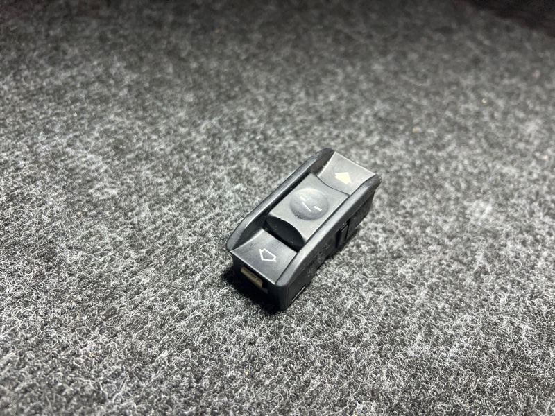 Кнопка открывания люка 5 1999 e39 M62B35