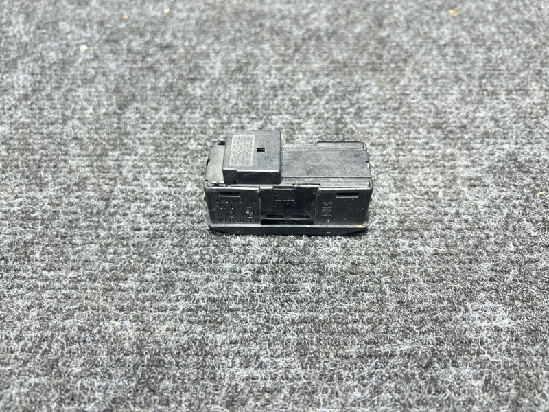 Кнопка открывания люка 5 1999 e39 M62B35