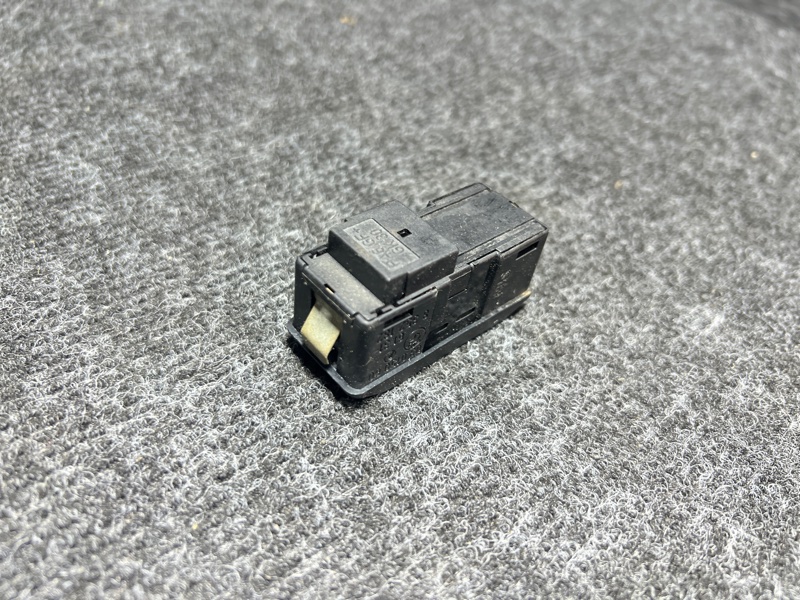 Кнопка открывания люка 5 1999 e39 M62B35