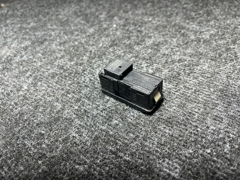 Кнопка открывания люка 5 1999 e39 M62B35