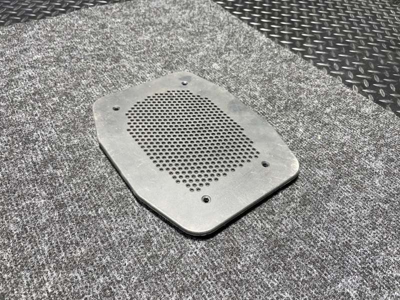 Сетка сабвуфера под сидением X5 2017 f15 N57d30c Сетка сабвуфера под сидением X5 2017 f15 N57d30c