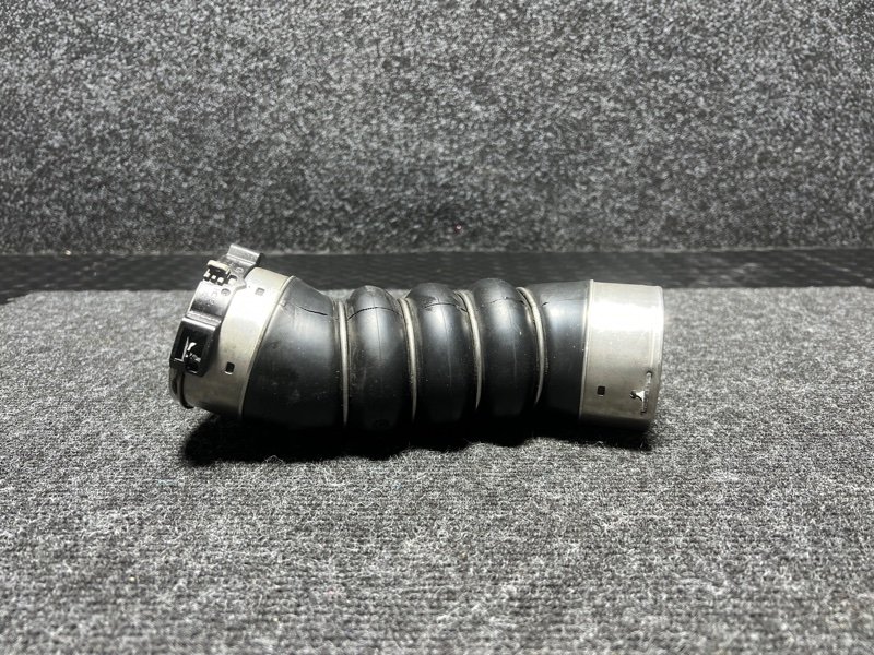 Патрубок интеркулера BMW 7 2016 g11 B57D30A 11618571024 контрактная