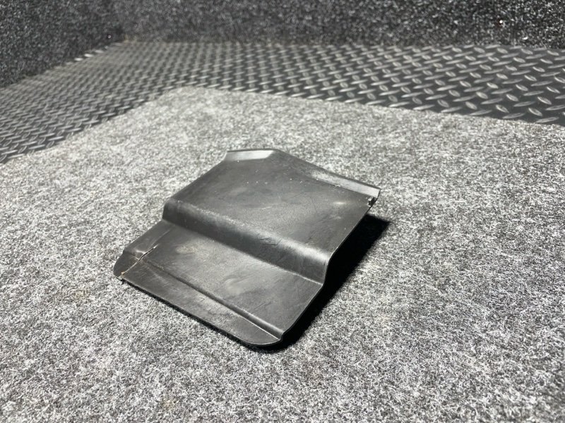 Заглушка багажника левая BMW 7 g11 B57D30A