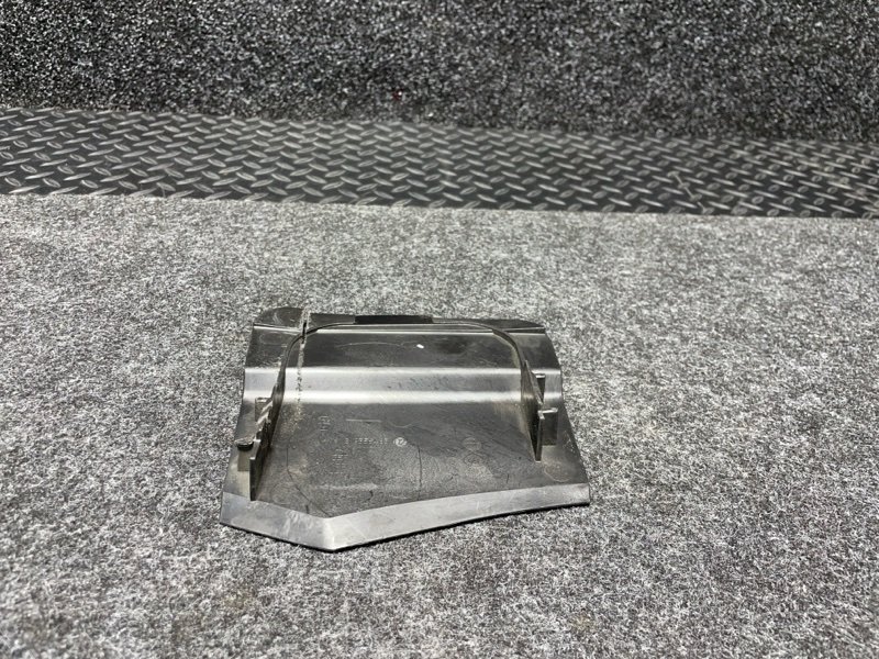 Заглушка багажника левая 7 2016 g11 B57D30A