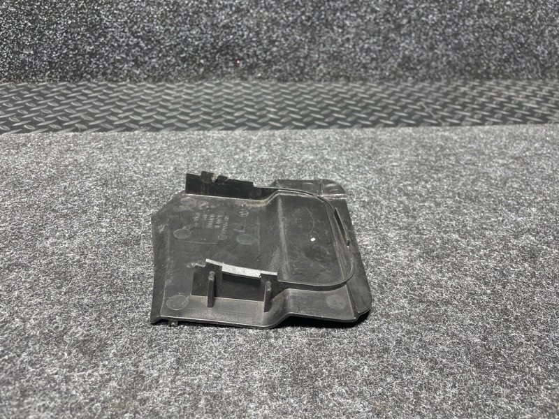 Заглушка багажника левая 7 2016 g11 B57D30A