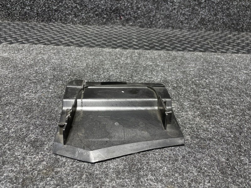 Заглушка багажника левая 7 2016 g11 B57D30A