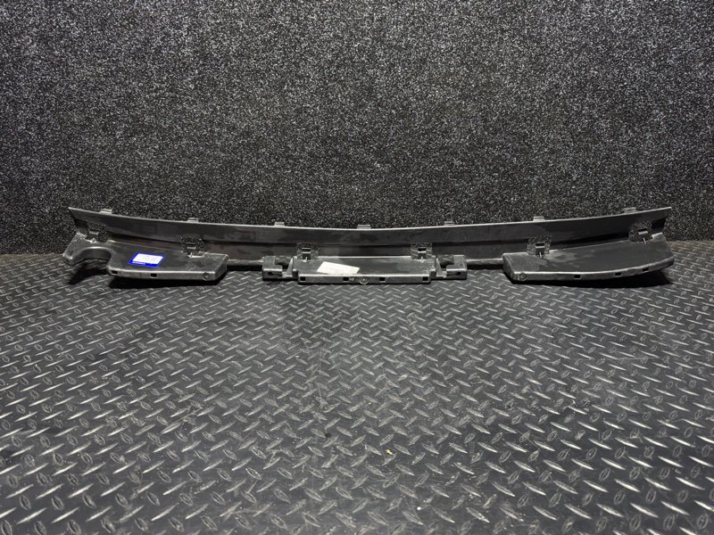Запчасть крепление бампера заднее Volvo XC60 30763441 контрактная Крепление бампера заднее Volvo XC60 30763441 контрактная