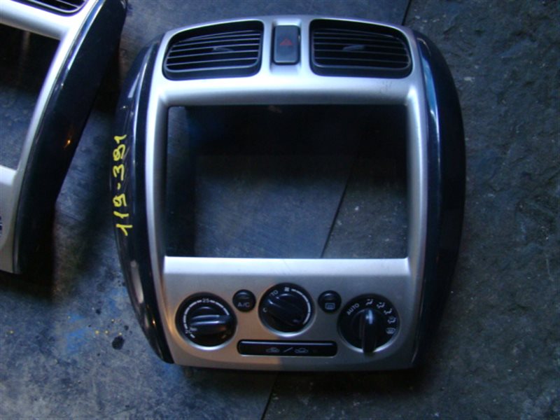 Блок управления климат-контролем Mazda Familia BJ5P ZL 2002