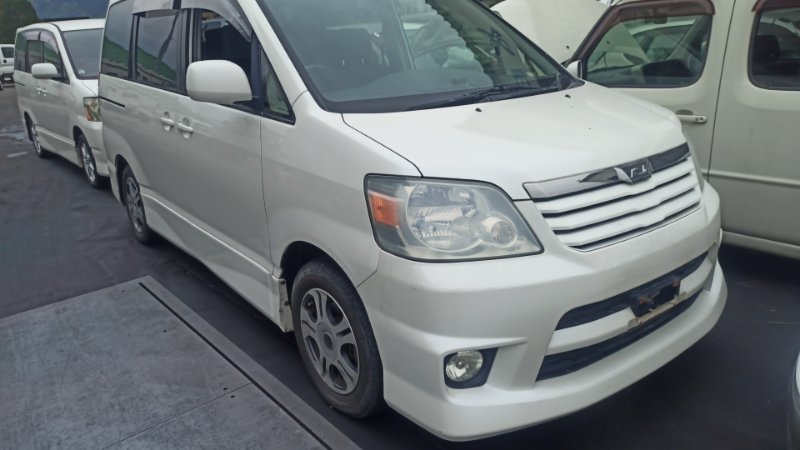 Тойота ноан старенькая azr70g. Toyota noah 2006. Ноах 2004. Ноах 2004. Toyota noah azr 60.