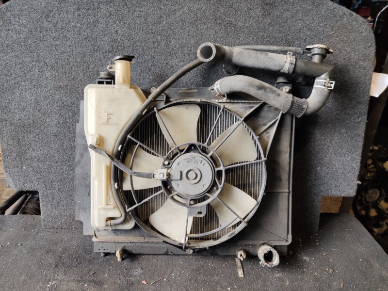 Радиатор охлаждения Toyota Sienta NCP81 1NZ (б/у)
