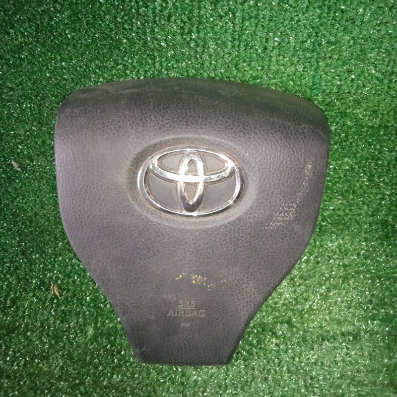 Airbag на руль Toyota Noah ZRR85 (б/у)
