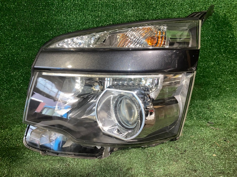 Фара Toyota Voxy ZRR75 передняя левая (б/у)