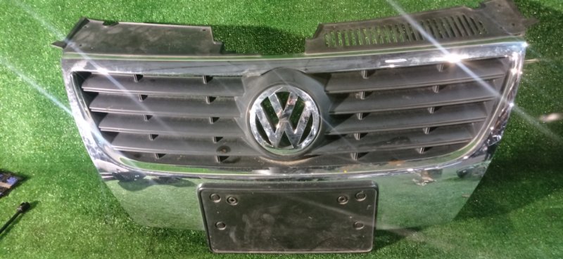 Решетка радиатора Volkswagen Passat B6 передняя (б/у)