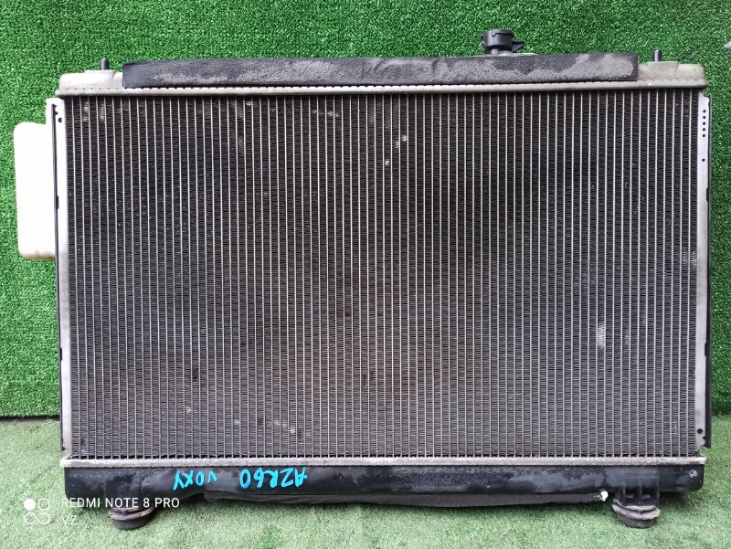 Радиатор охлаждения Toyota Voxy AZR60 1AZ (б/у)