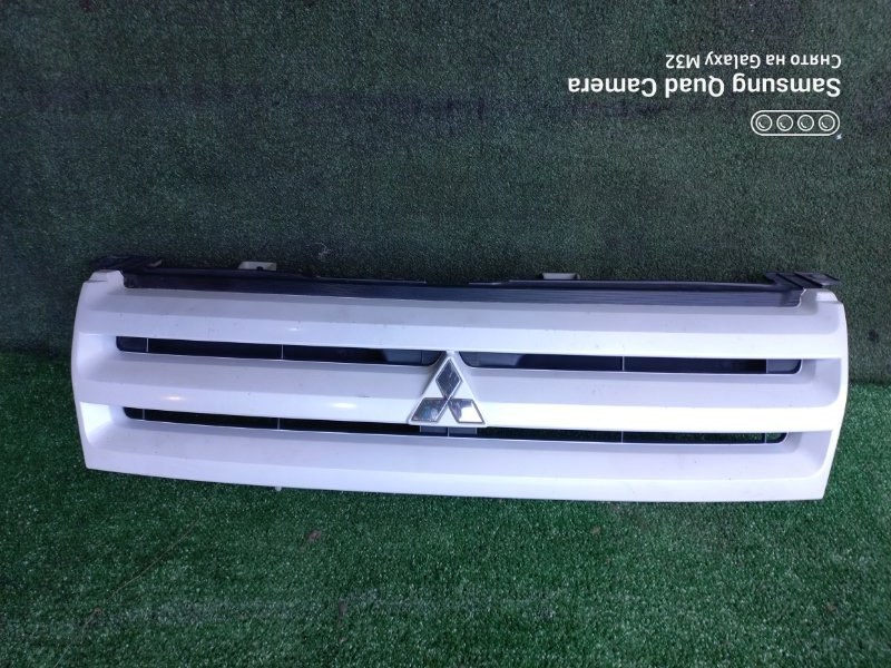 Решетка радиатора Mitsubishi Dingo CQ2A (б/у)
