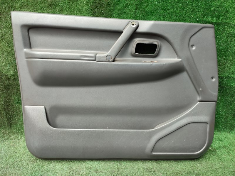 Обшивка дверей Mitsubishi Pajero V24W передняя левая (б/у)