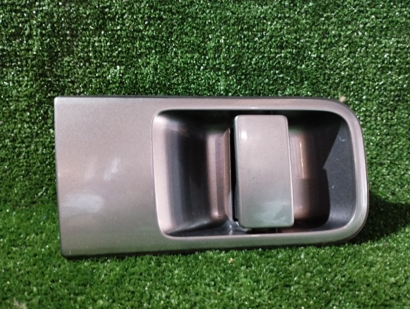 Ручка двери Nissan Elgrand E51 задняя правая (б/у)