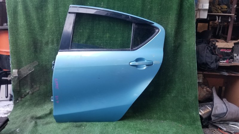Дверь Toyota Aqua NHP10 задняя левая (б/у)