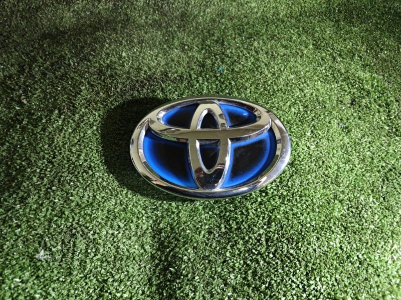Лейба Toyota Aqua NHP10 передняя (б/у)