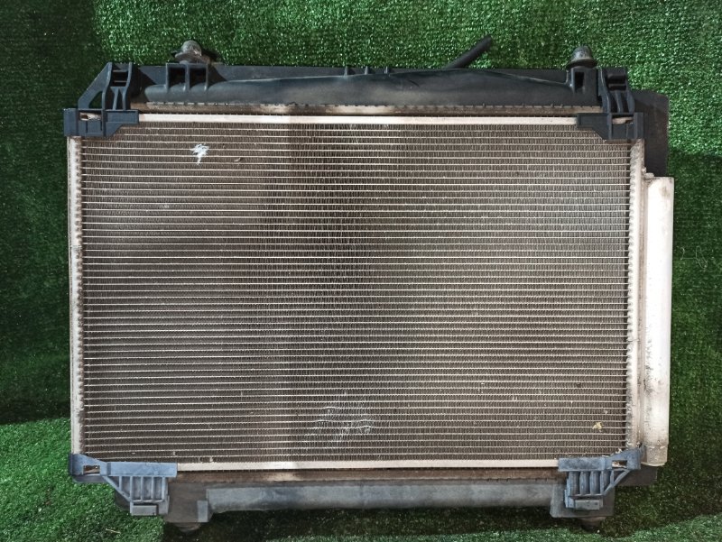 Радиатор охлаждения Toyota Spade NCP141 1NZ (б/у)