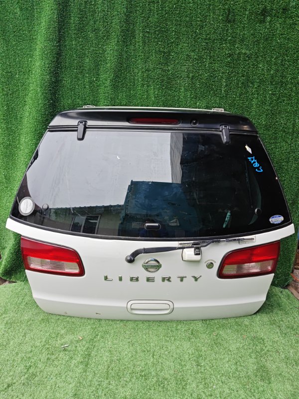 Дверь 5-я Nissan Liberty PM12 (б/у)