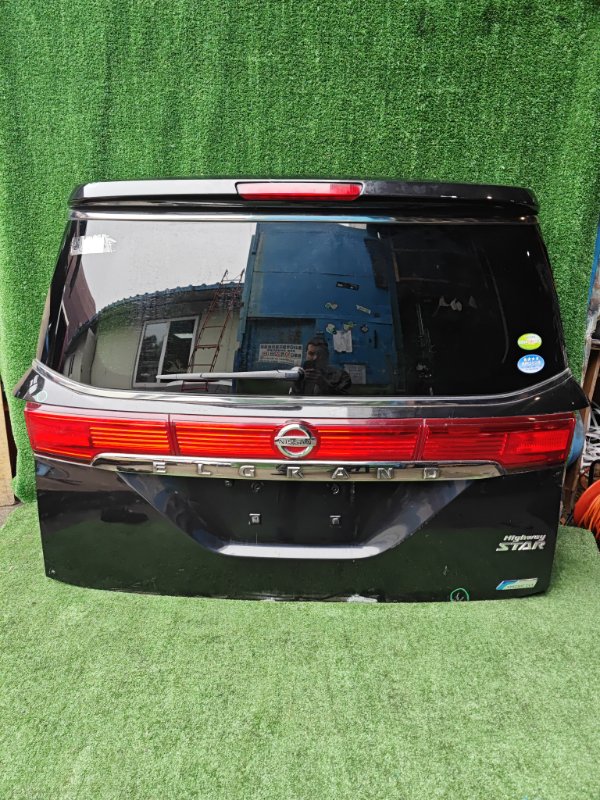 Дверь 5-я Nissan Elgrand PE52 (б/у)