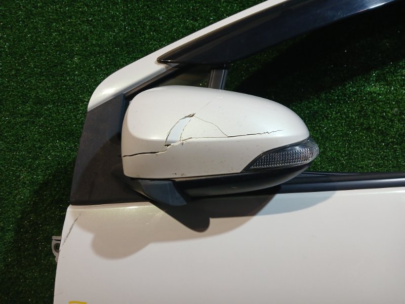 Зеркало Toyota Aqua NHP10 1NZ-FXE 2014 левое (б/у)