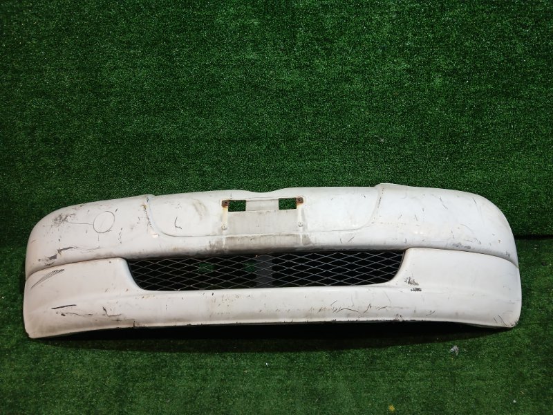 Бампер Toyota Vitz NCP10 передний (б/у)