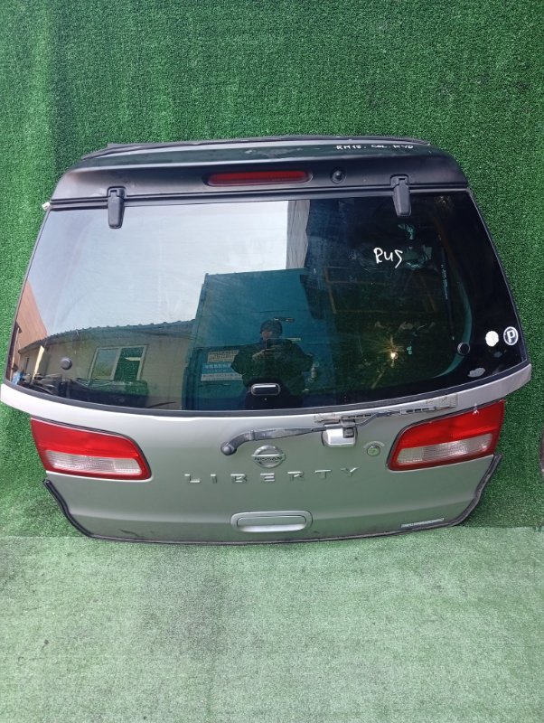 Дверь 5-я Nissan Liberty RM12 (б/у)