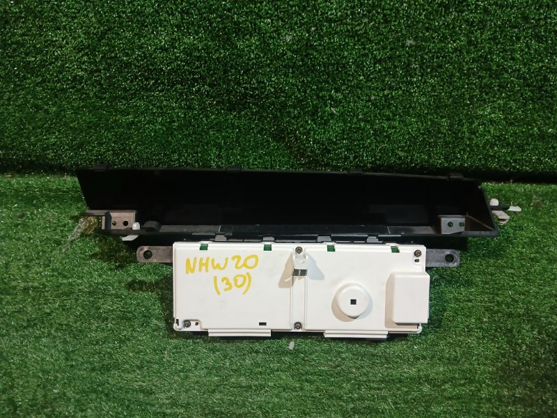 Спидометр Toyota Prius NHW20 1NZ-FXE 2004 (б/у)