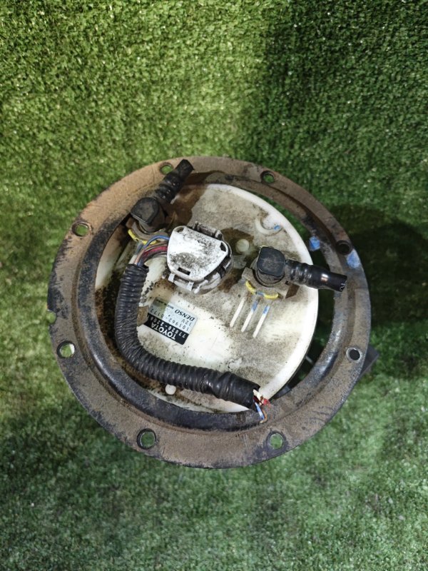 Топливный насос Toyota Mark X GRX120 4GR (б/у)